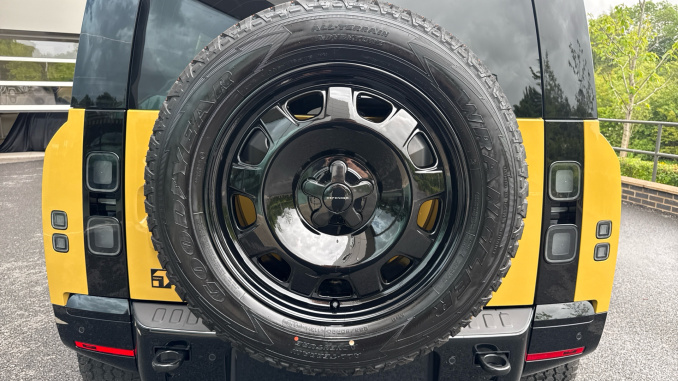 Land Rover Defender 3.0 D350 Trophy Edition Deep Sandglow 110 5dr Auto Diesel Estate - Image 29